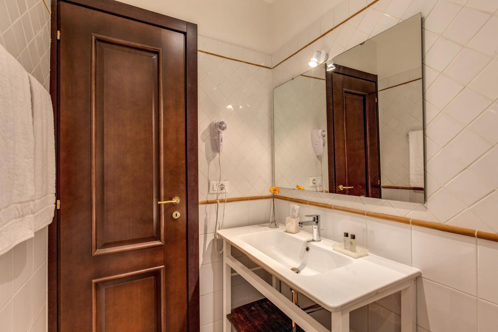 Piccolo Trevi Suites Rom Zimmer foto